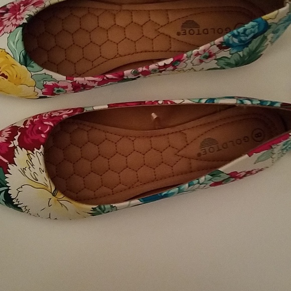 Gold Toe Floral Shoes - Picture 7 of 7